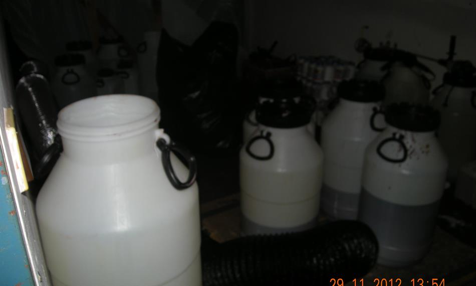 2012-11-30-1329barely s chemikáliemi.JPG